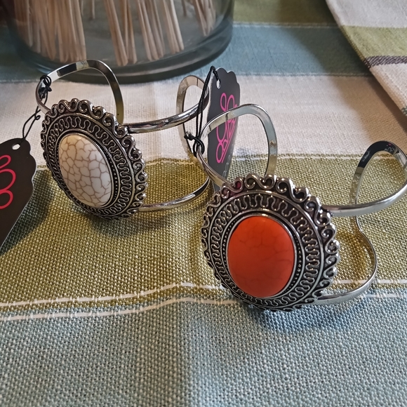 Lot of 2 Bracelet/White and Orange Stone